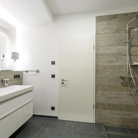 Apartment Moderne 5 Sterne Welleneck Im Malerischen Ostseebad Wustrow *